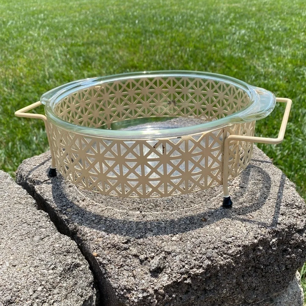 VINTAGE~CREAM COLOR MESH~2 qt. CASSEROLE DISH HOLDER~FIRE KING DISH ~NO LID~G22